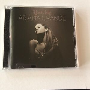 A Ariana grade cd